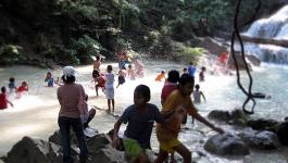 Kanchanaburi Kinder Erawan Nationalpark