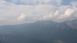 Alpen-Berge-Bewoelkt