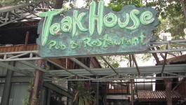 Teak_House Restaurant Eingang