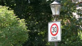 Verkehrsschild Strassenlaterne 30_Zone